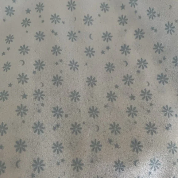 Size small open back mini dress white with blue stars, moons, and flower pattern - Picture 4 of 4